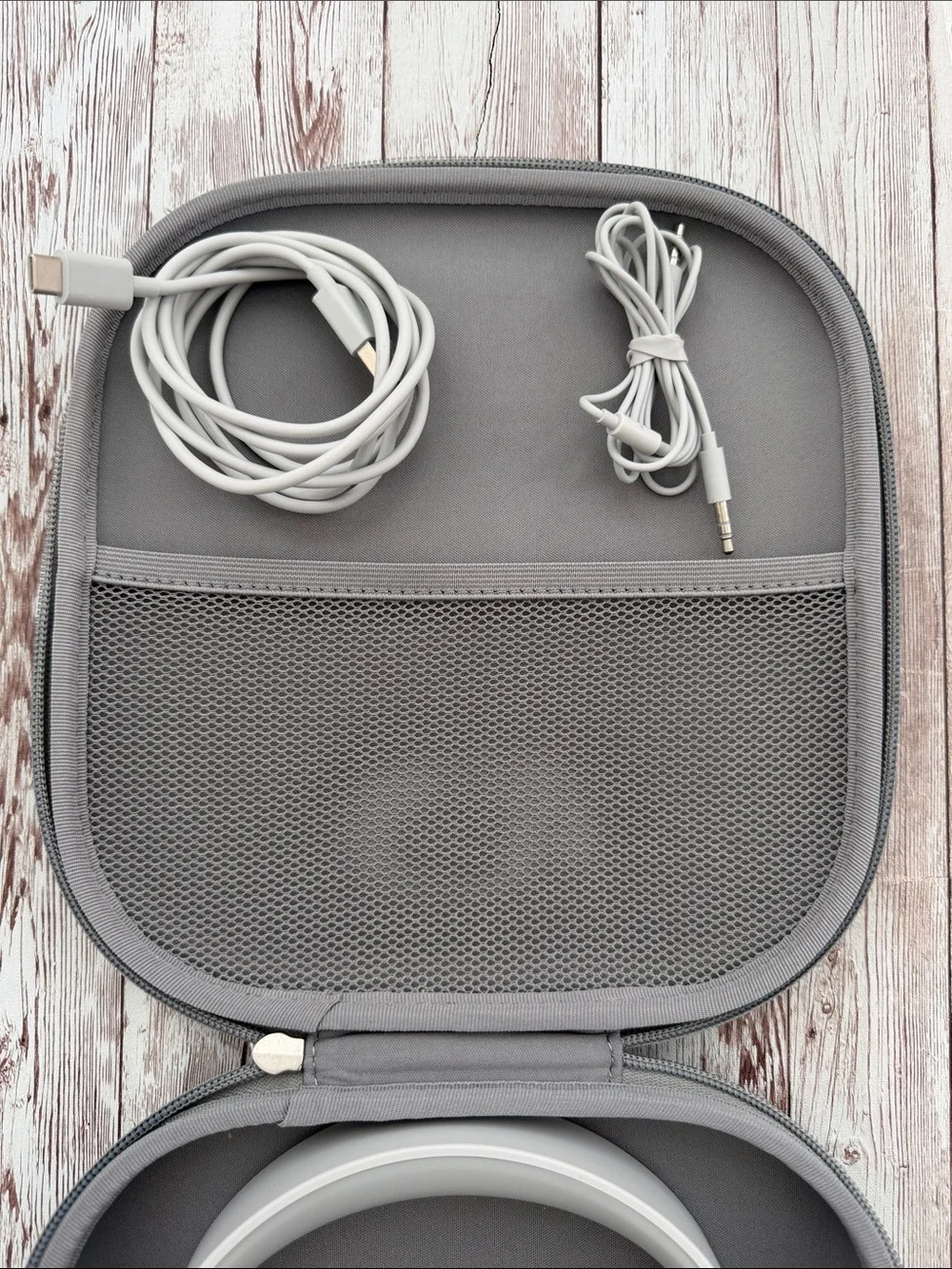 Microsoft Surface Wireless Headphones Noise Cancelling Minimal Use